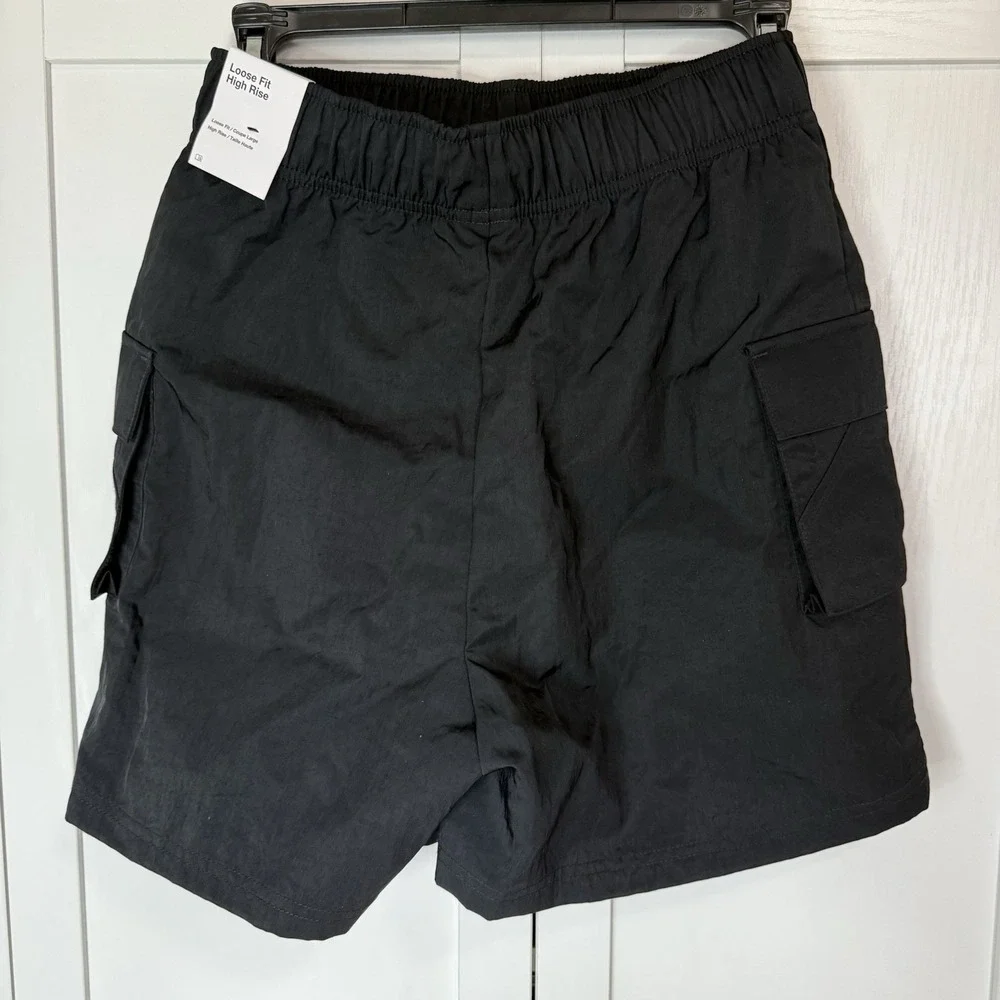 NWT Nike Sportswear Essential High Rise Cargo Shorts XS Black Woven Utility